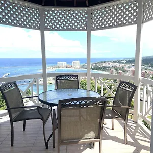 Oceanbreeze Jamaica Penthouse, 7-minute Walk To Apartment